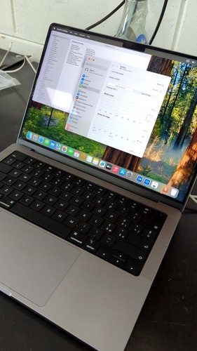 Macbook pro m1 - 14,2,